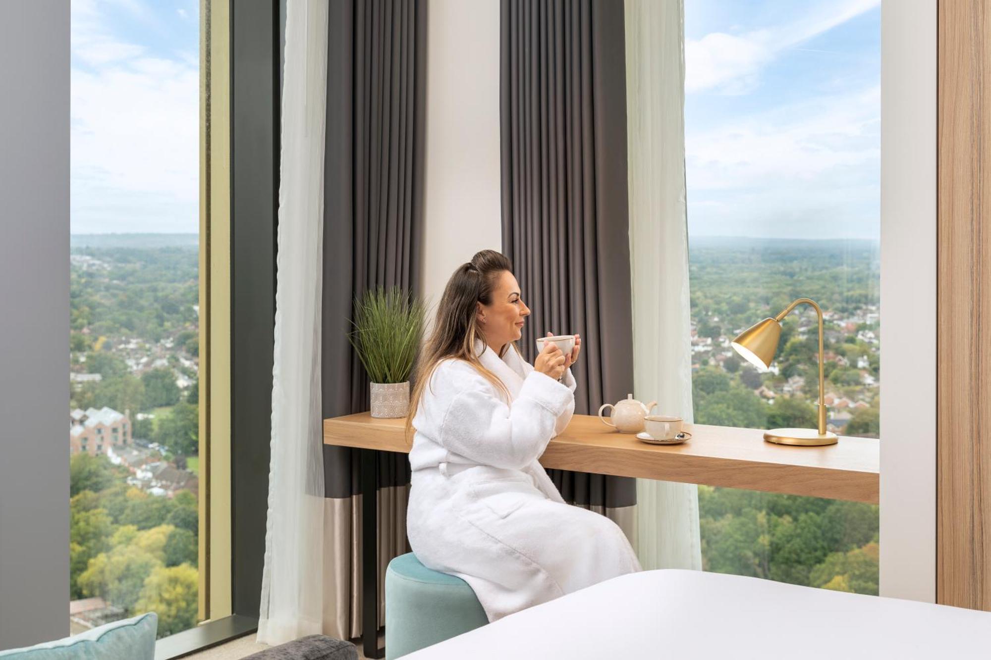 Hotel Hilton Woking Esterno foto