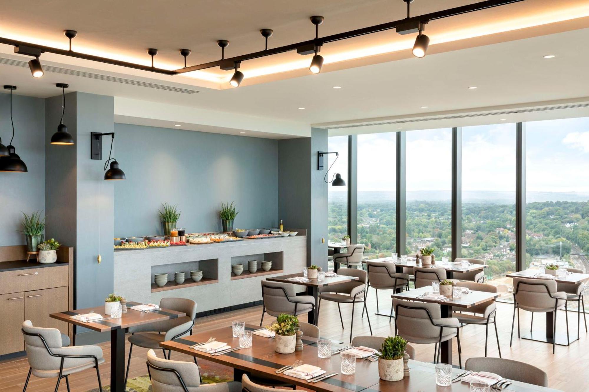 Hotel Hilton Woking Esterno foto