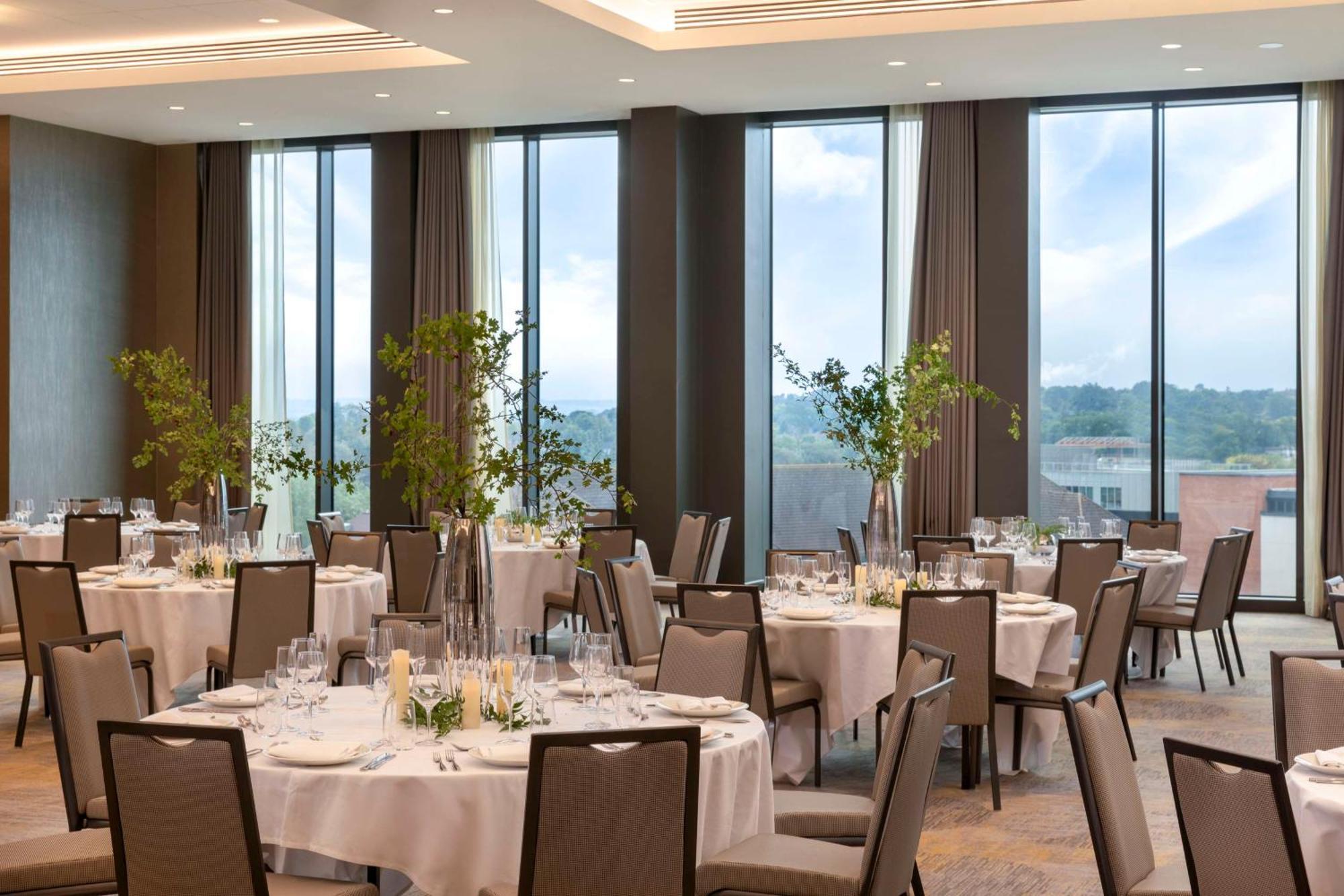 Hotel Hilton Woking Esterno foto