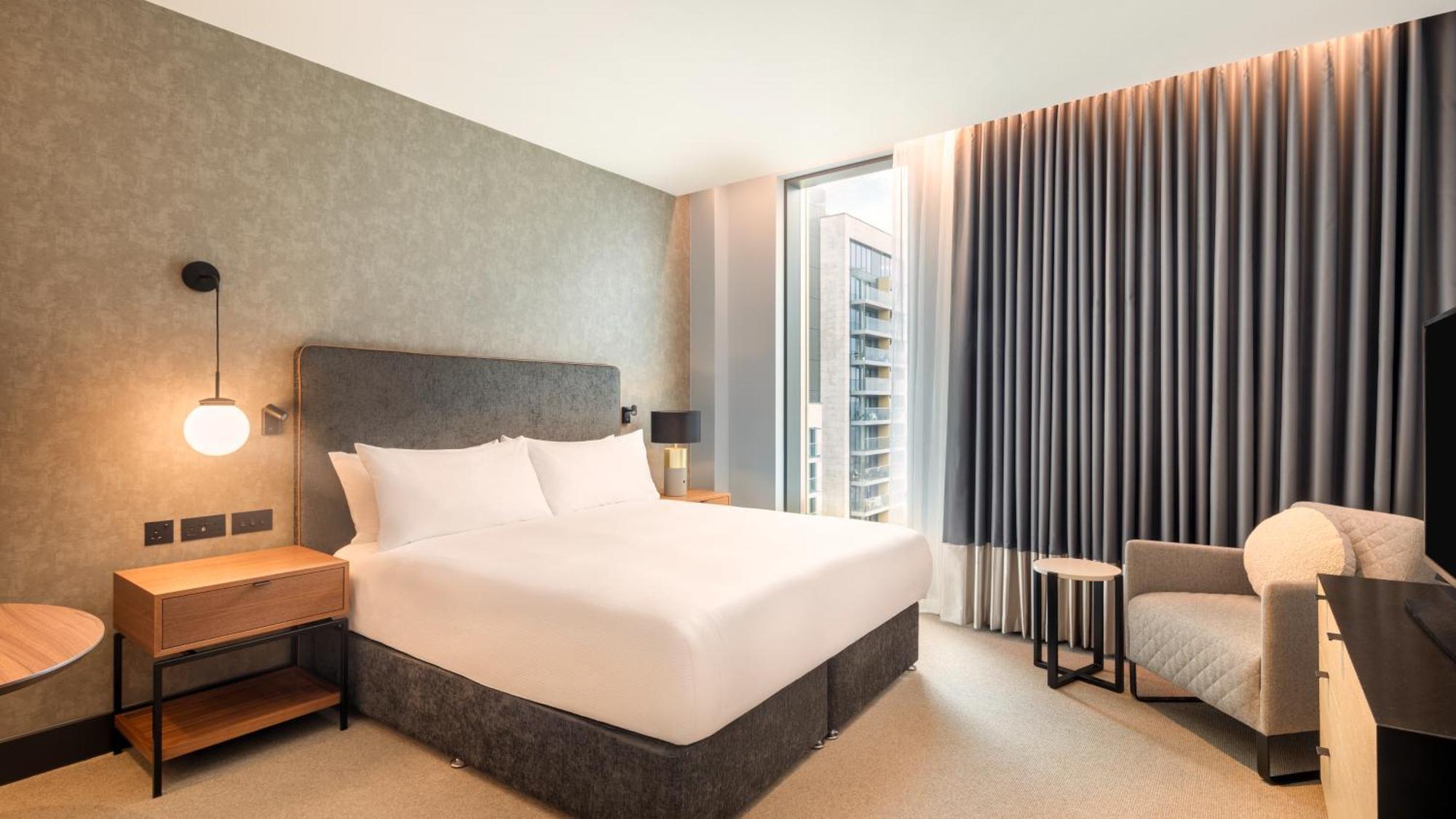 Hotel Hilton Woking Esterno foto