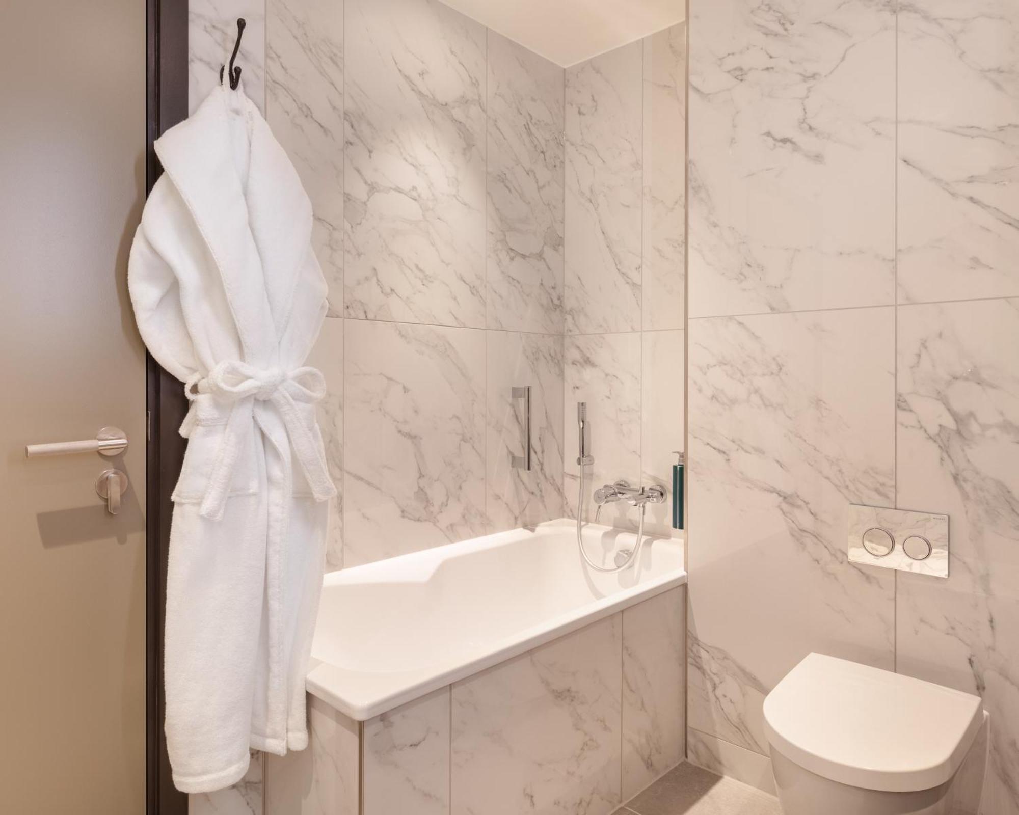 Hotel Hilton Woking Esterno foto