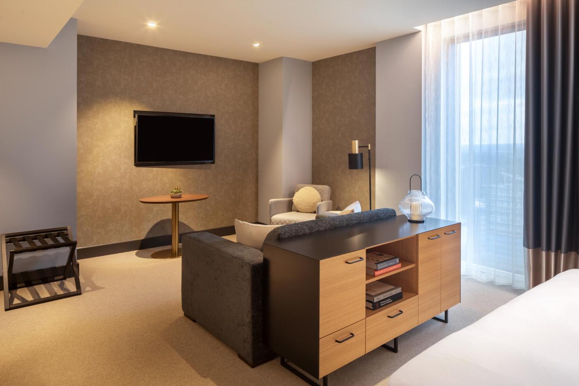 Hotel Hilton Woking Esterno foto