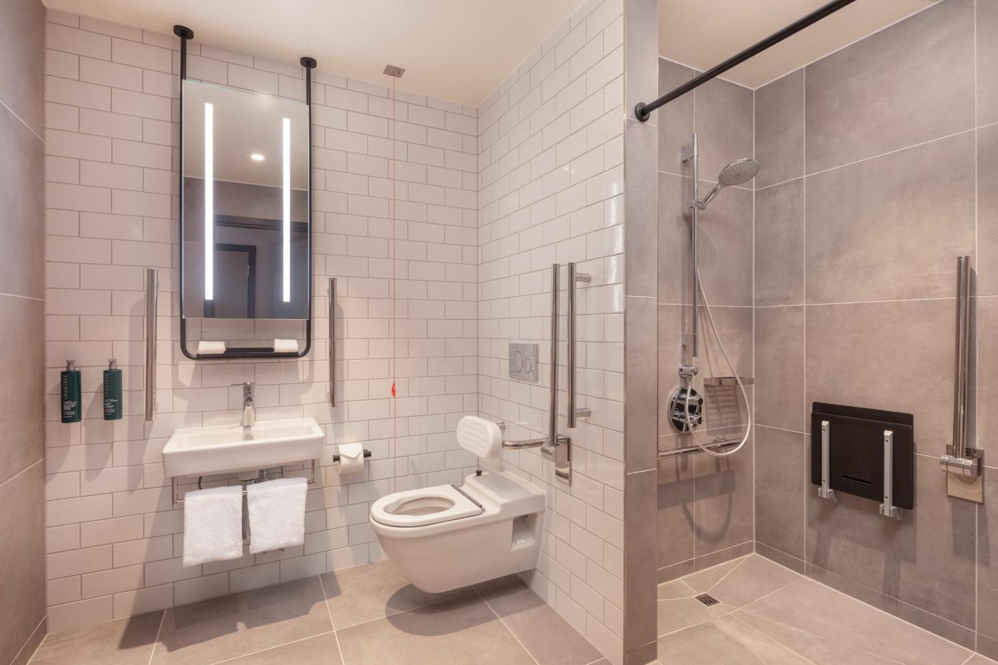 Hotel Hilton Woking Esterno foto