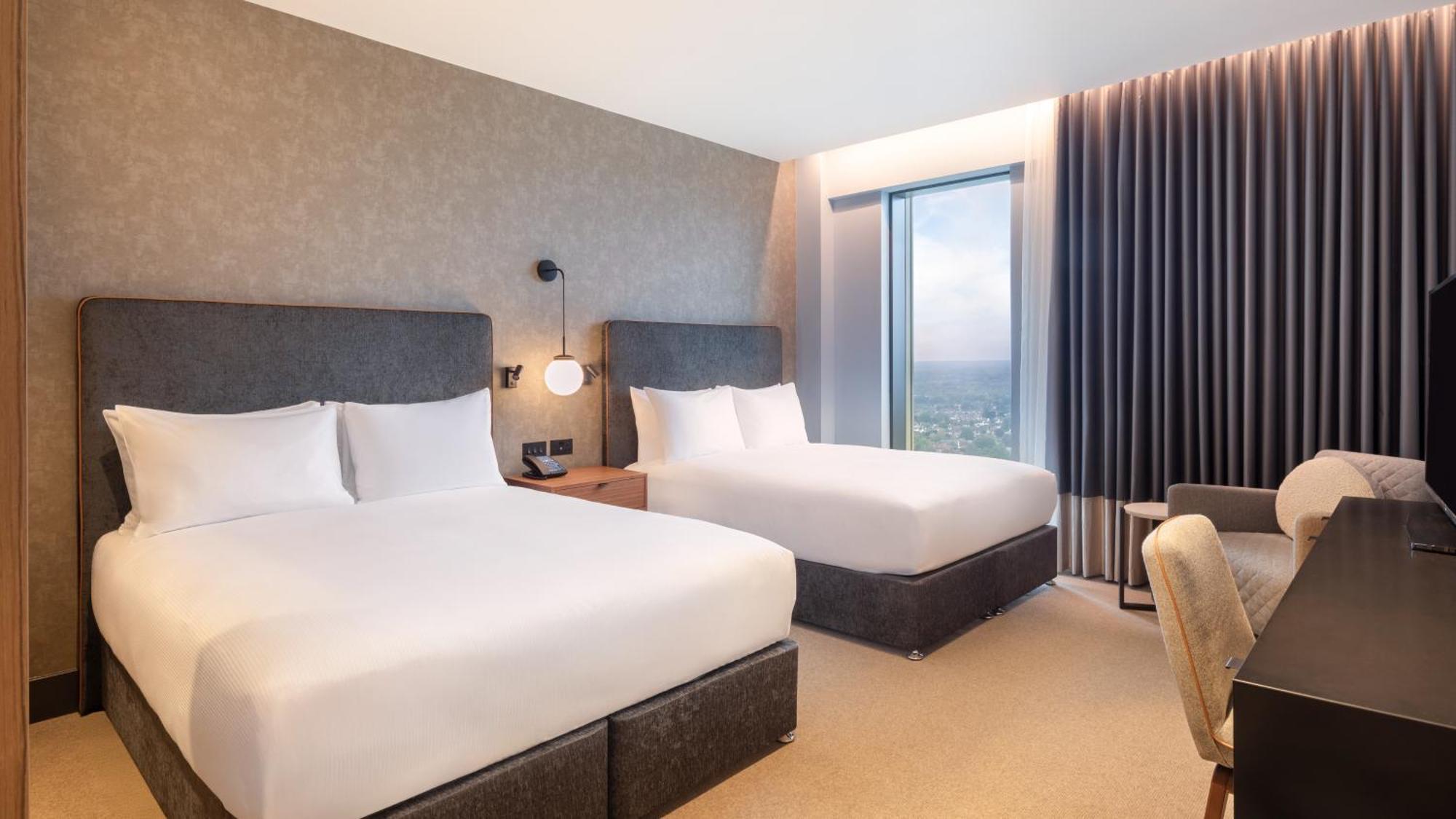 Hotel Hilton Woking Esterno foto